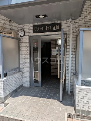 18/21 エントランス