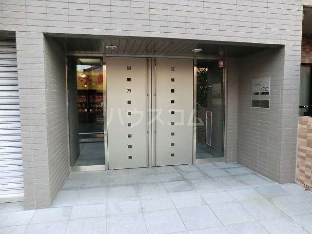 20/23 エントランス