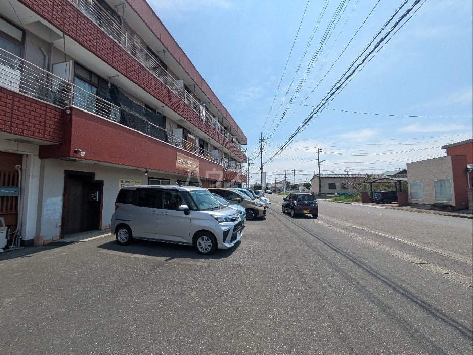 2/7 駐車場