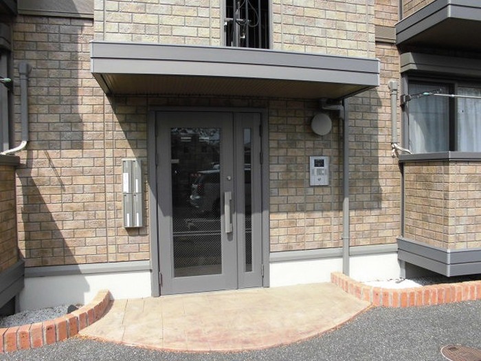 16/27 エントランス