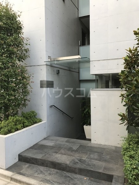 2/2 エントランス