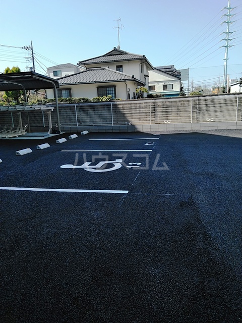 23/26 駐車場