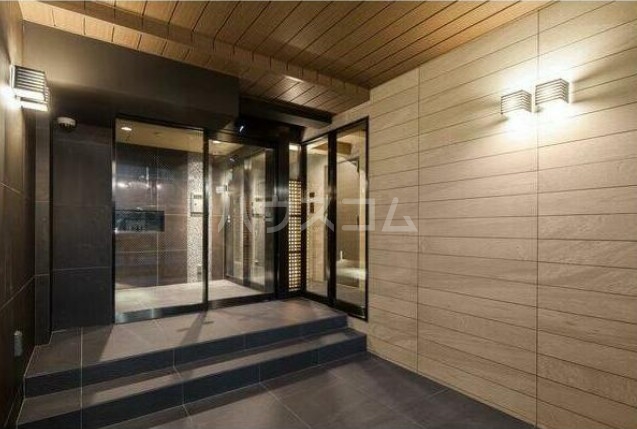 13/22 エントランス