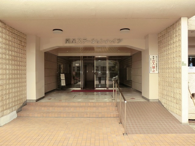 24/25 エントランス