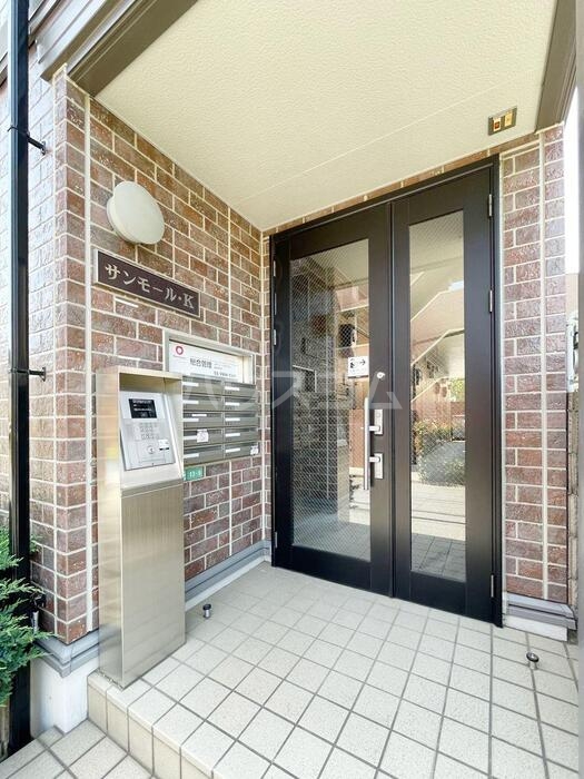 23/25 エントランス