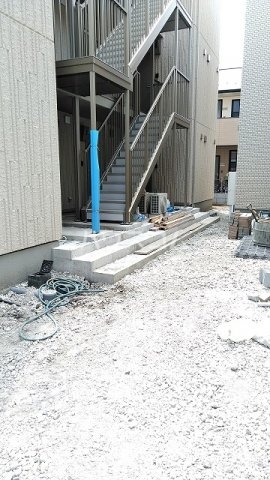 28/30 エントランス