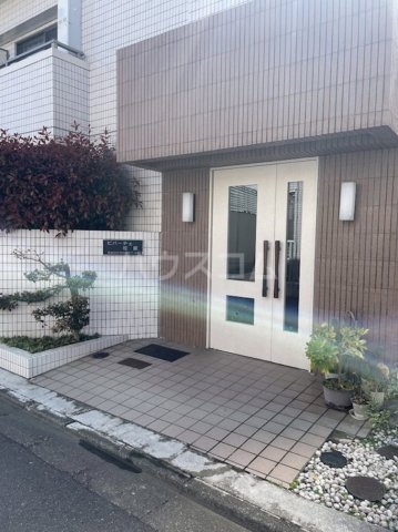 21/30 エントランス