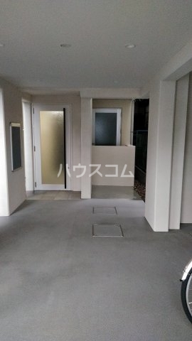 22/23 エントランス