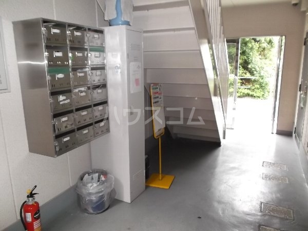 19/27 エントランス