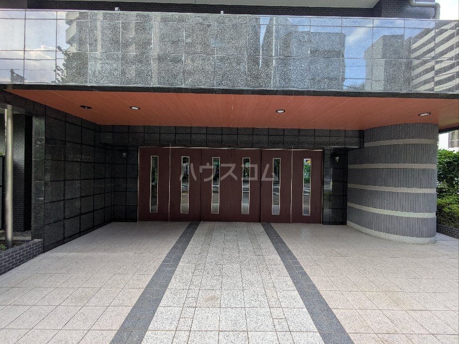 20/30 エントランス