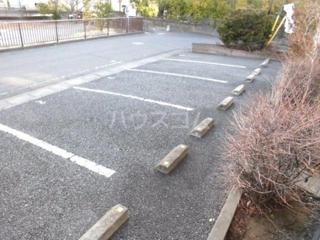 18/25 駐車場