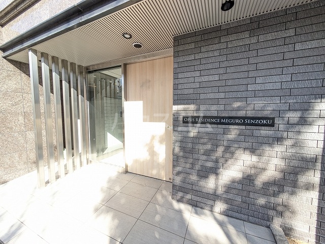 21/30 エントランス