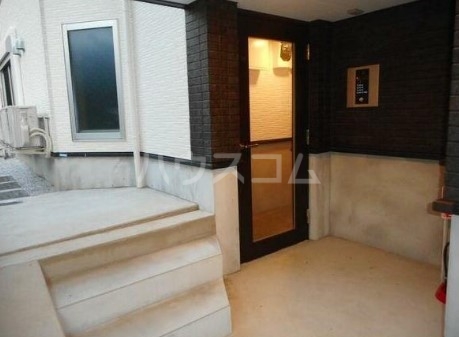 17/27 エントランス