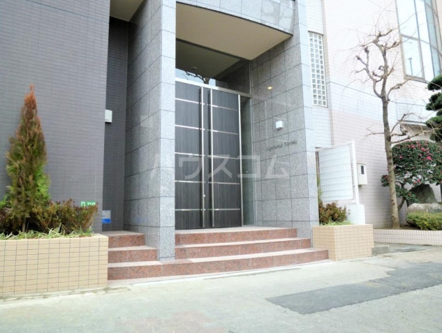 17/25 エントランス