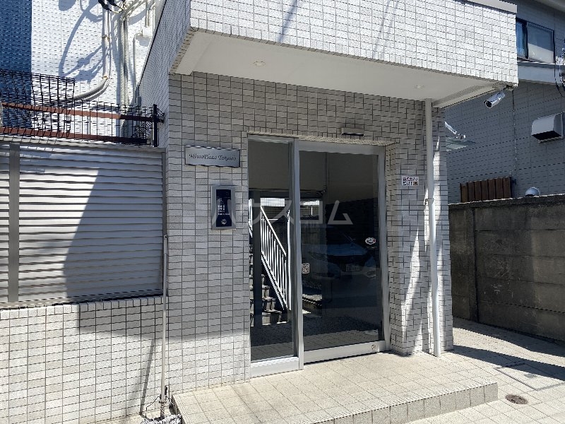 28/30 エントランス