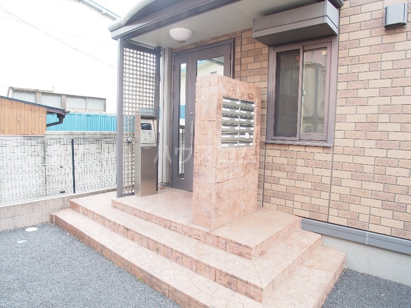 21/30 エントランス