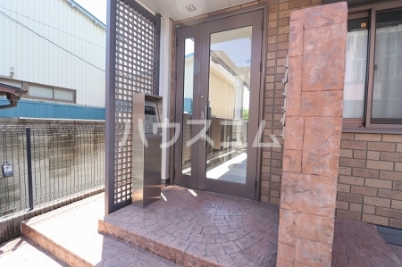 23/30 エントランス