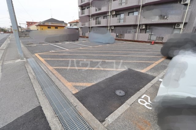 17/28 駐車場