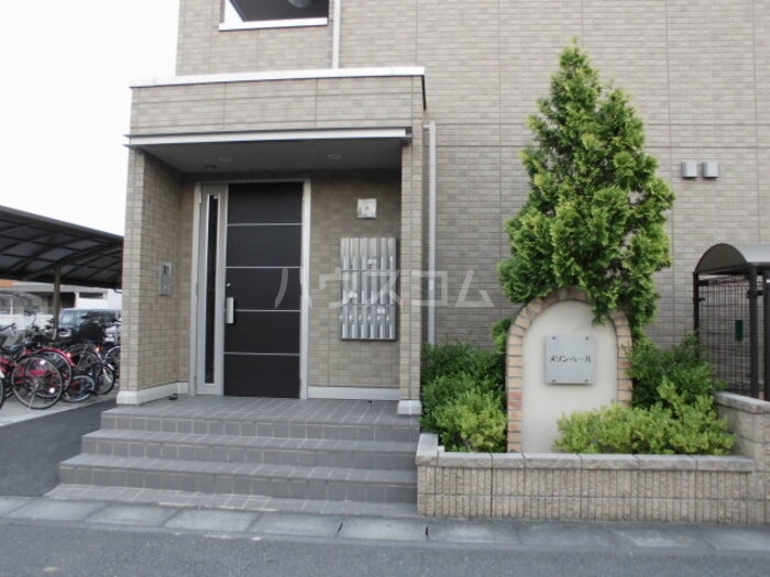 19/30 エントランス