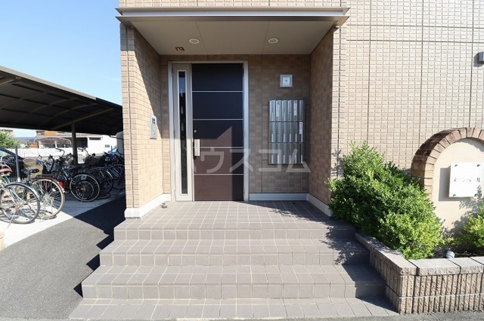 19/30 エントランス