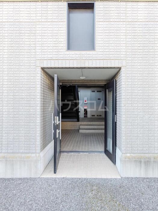 24/30 エントランス