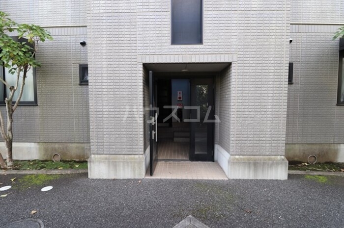 16/27 エントランス