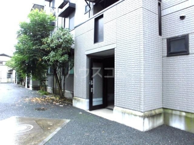 18/28 エントランス