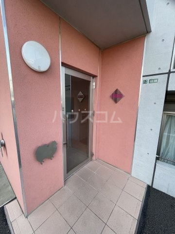 27/30 エントランス