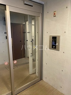 23/30 エントランス