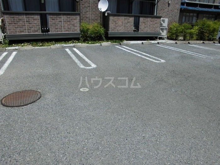 24/25 駐車場