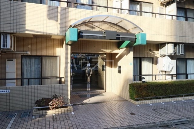 24/30 エントランス