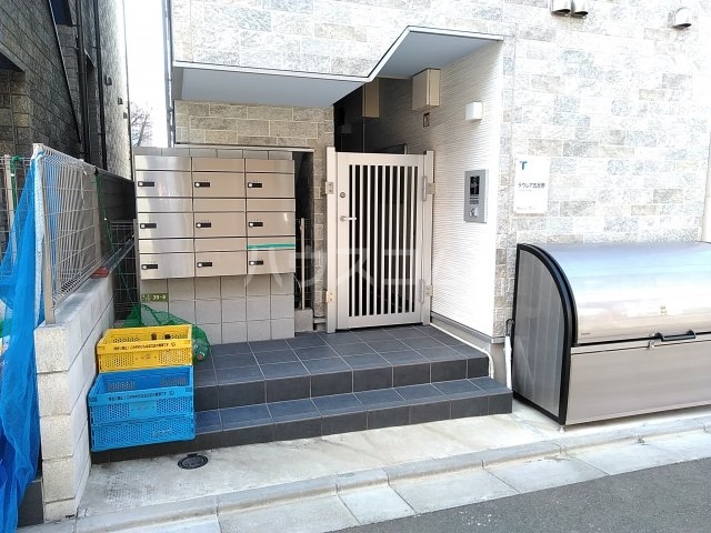 22/25 エントランス