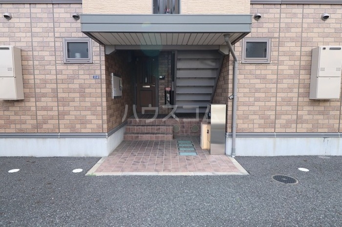 21/30 エントランス