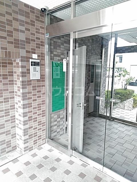 27/30 エントランス