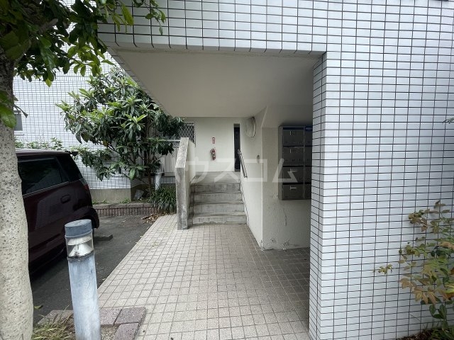 19/27 エントランス