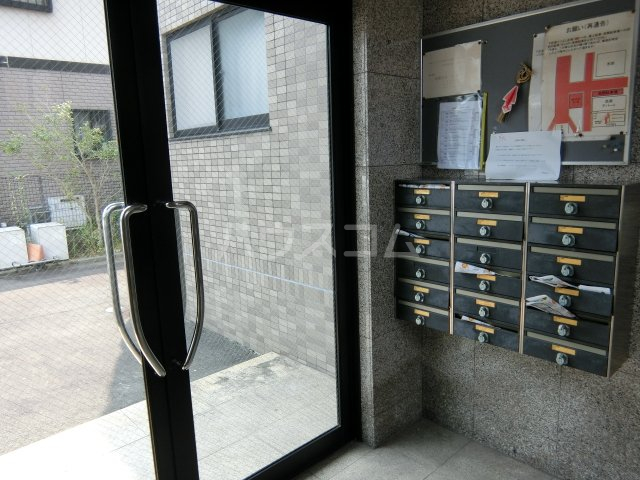 21/30 エントランス