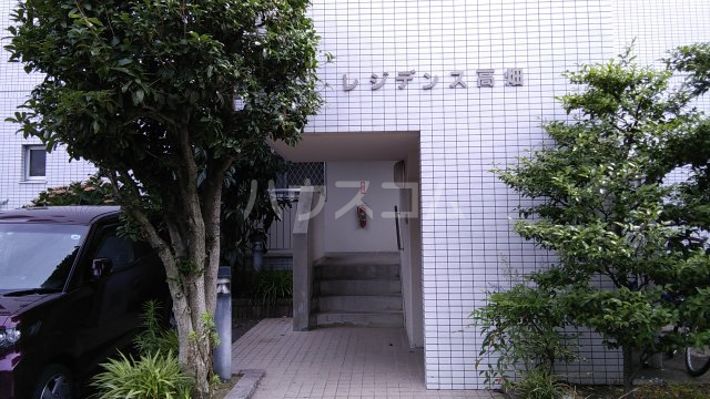 18/25 エントランス