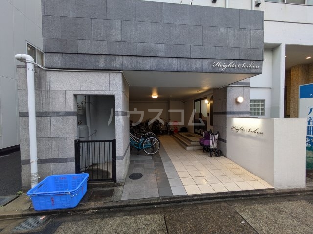 24/30 エントランス