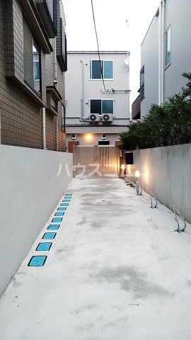 21/30 エントランス