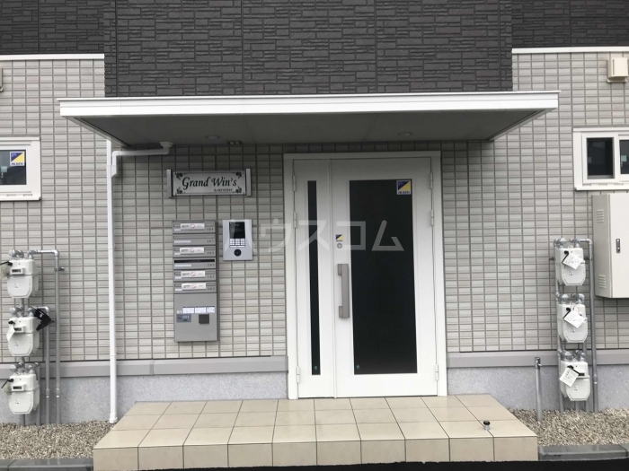 27/30 エントランス