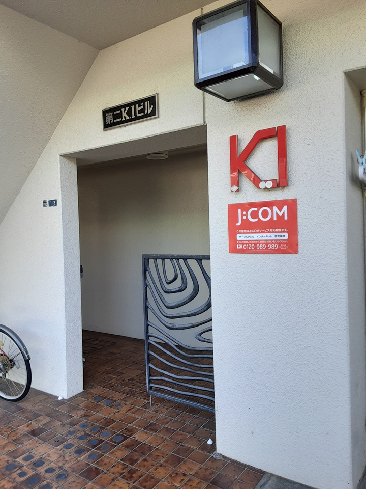 27/30 エントランス