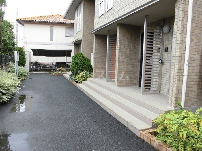 27/30 エントランス