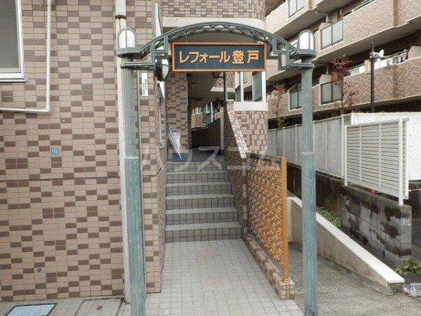 24/30 エントランス