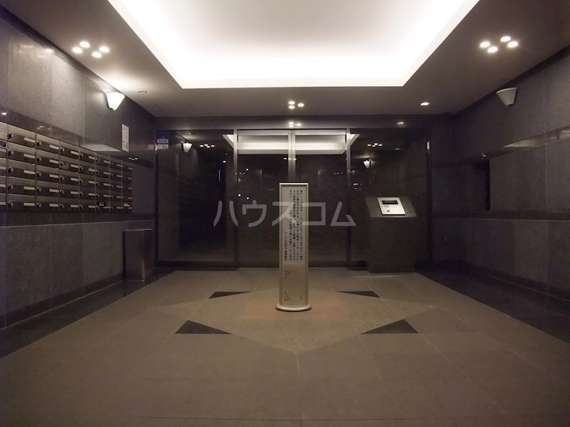 17/19 エントランス