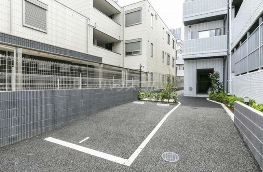 28/30 駐車場