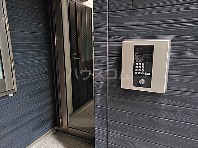 21/27 エントランス