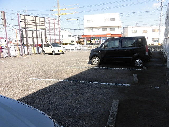 22/30 駐車場