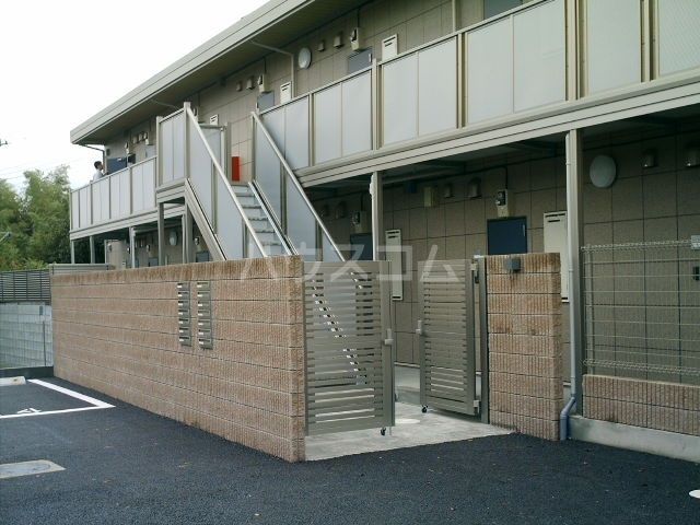 19/23 エントランス