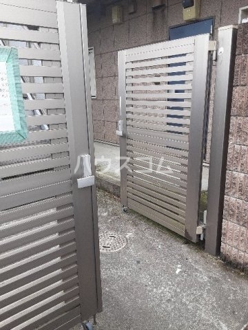 13/17 エントランス