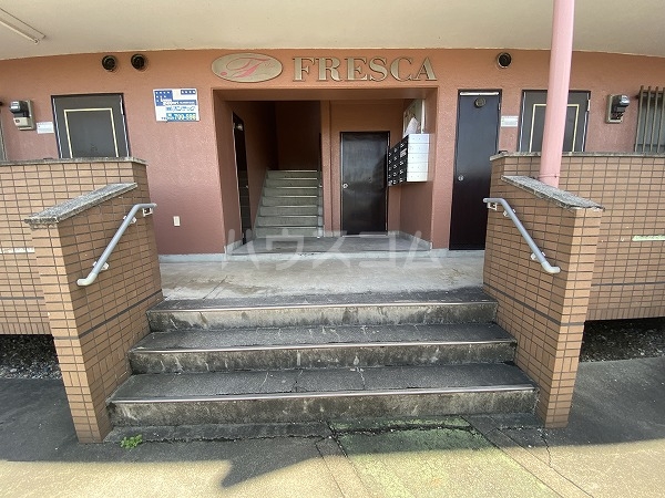 28/30 エントランス